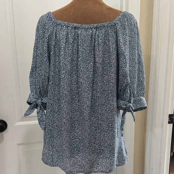 LC Lauren Conrad Free Flowing Ditsy Blue and White  Blouse with Puff Sleeves - Picture 7 of 9